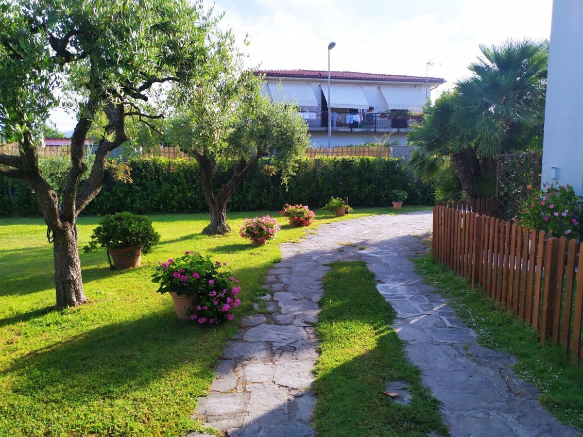 B&B Tra Mare E Marmo Marina Di Carrara Exterior foto